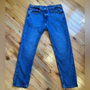 Levis 505 medium wash Straight leg regular fit jeans size 36